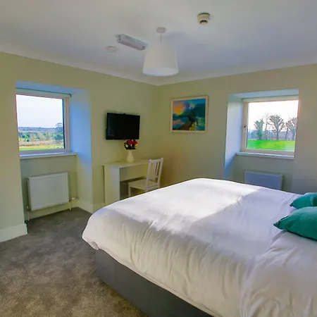 The Red & Stables Гостевой дом