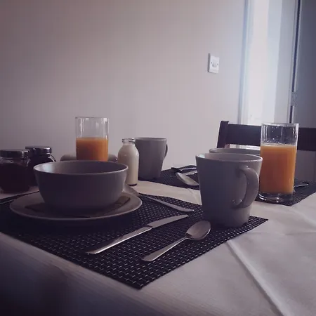 The Red & Stables 3*