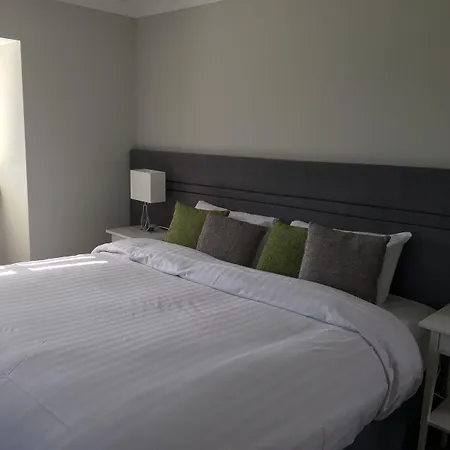 ゲストハウス The Red & Stables 3*