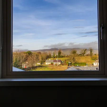 The Red & Stables Слайго