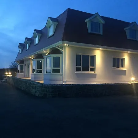Πανσιόν The Red & Stables 3*