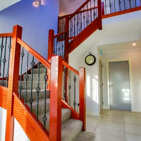 Πανσιόν The Red & Stables 3*
