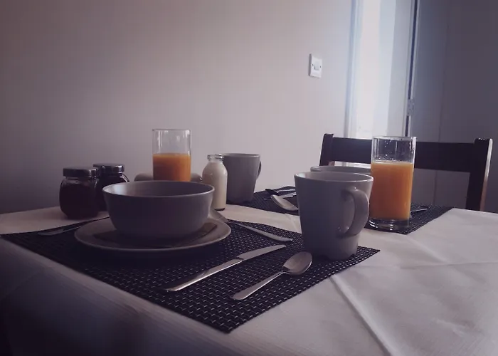 The Red & Stables 3*