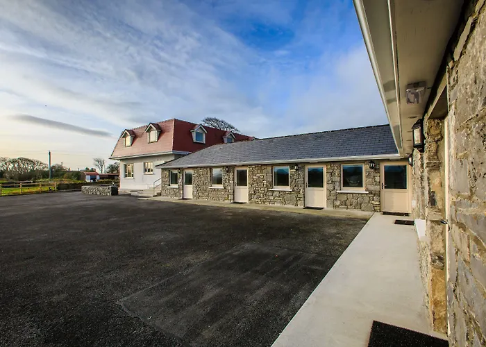 게스트하우스 The Red & Stables 3*