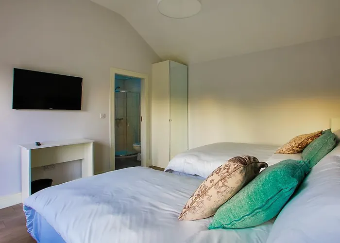 The Red & Stables 3* Sligo