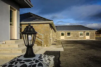 The Red & Stables 3*