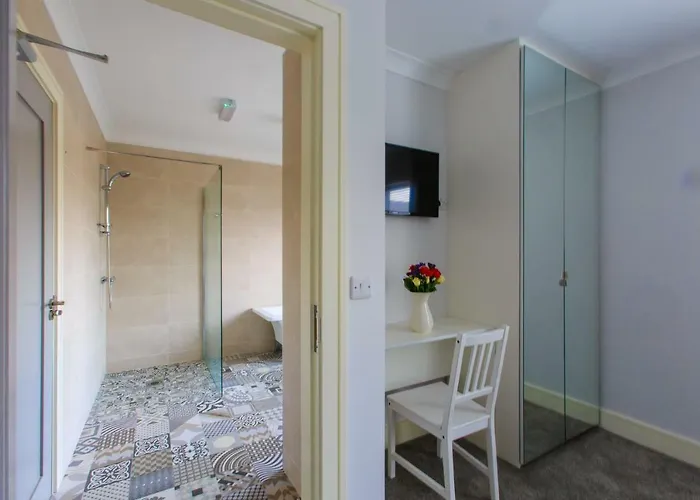 게스트하우스 The Red & Stables 3*